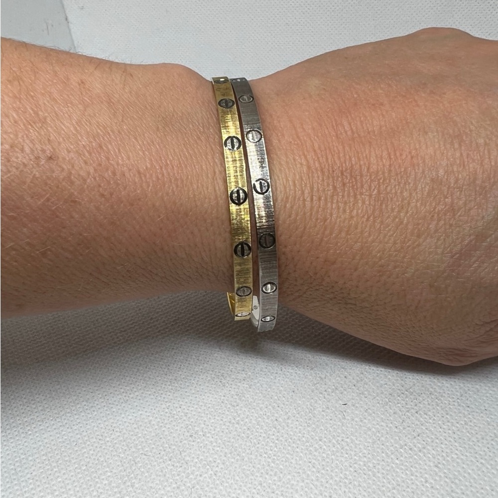 Set of 2 Milor 925 sterling silver bangle bracelets with screw head look, nice!